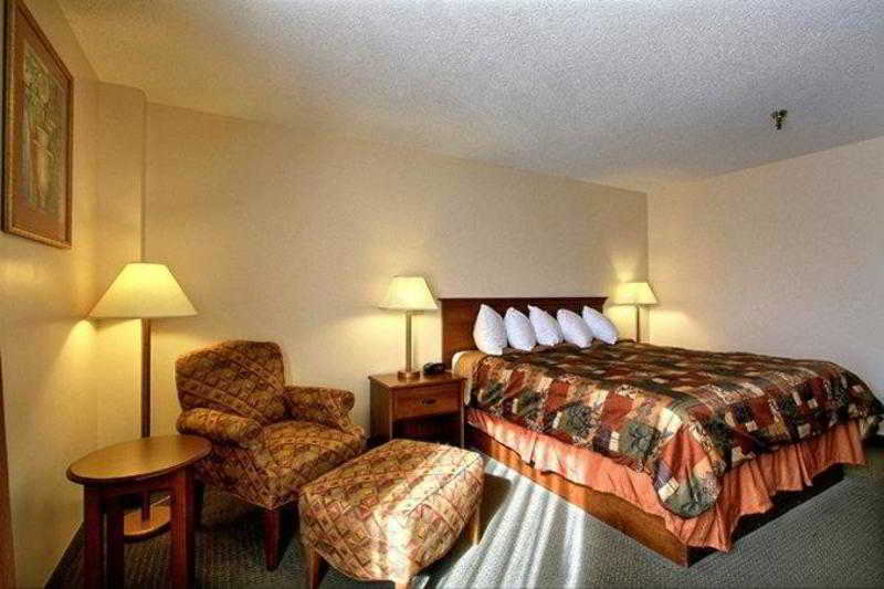 Days Inn & Suites By Wyndham Mt Pleasant Маунт-Плезант Номер фото