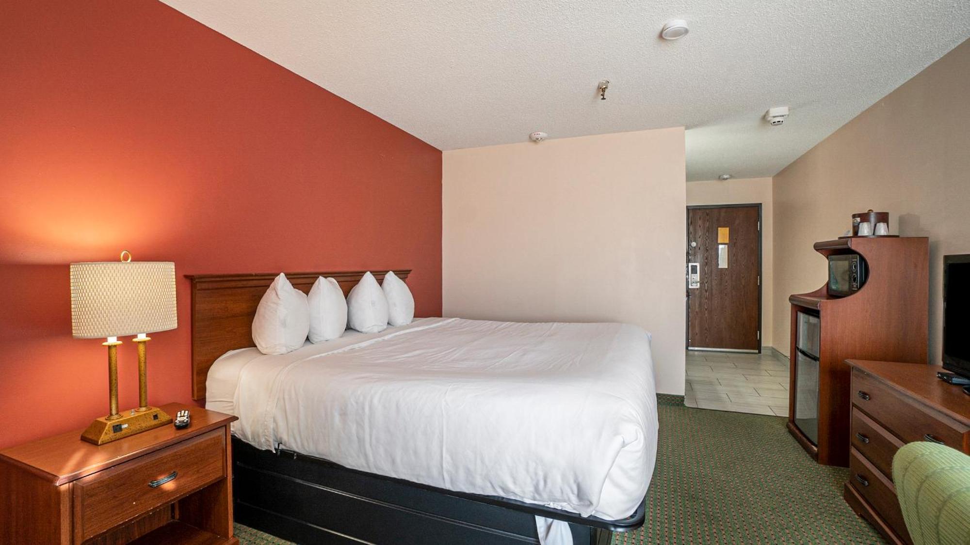 Days Inn & Suites By Wyndham Mt Pleasant Маунт-Плезант Номер фото